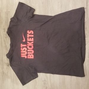 NIKE youth Medium short sleeve Tshirt